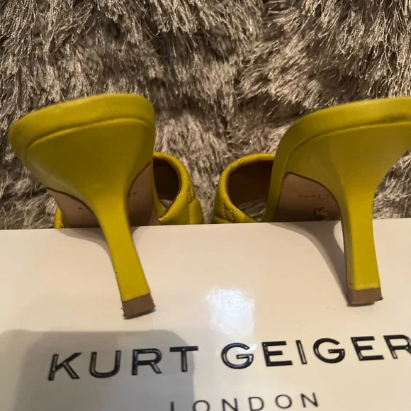 2 1/2 - 3 inch slippers - Picture 3 of 4